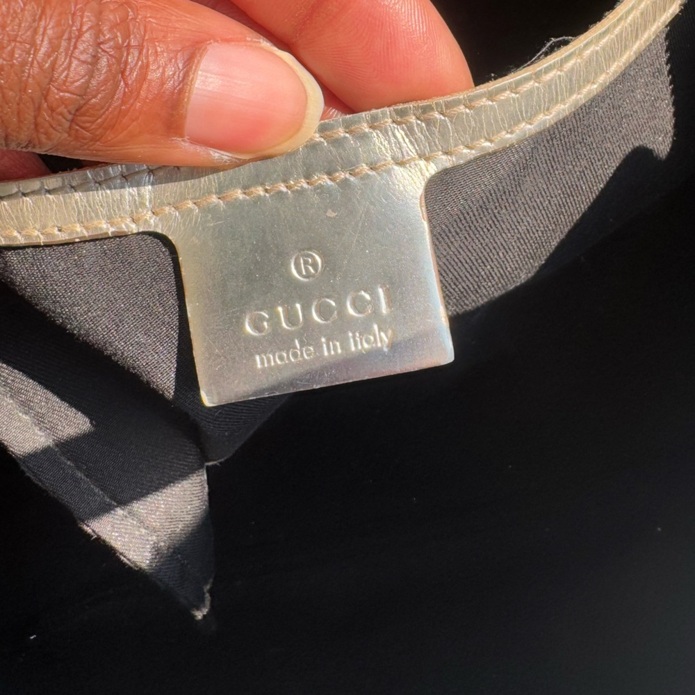 Gucci Shoulder Bag in White and Silver - Picture 6 of 9
